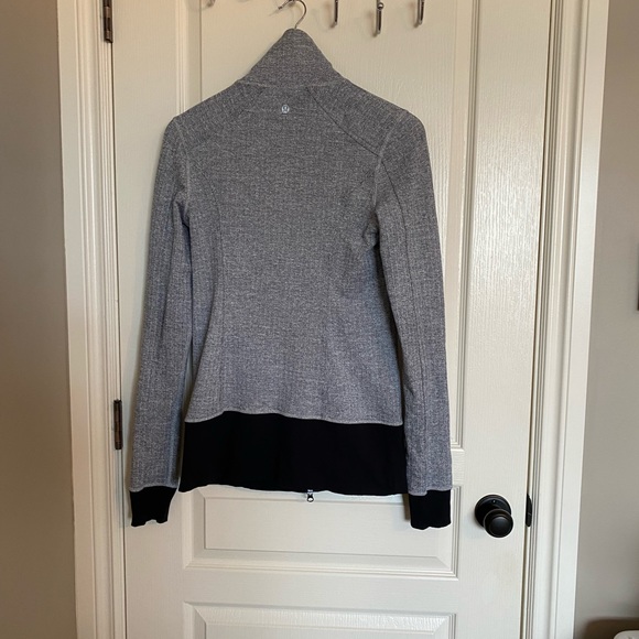 Lululemon zip jacket 8 - Picture 2 of 4